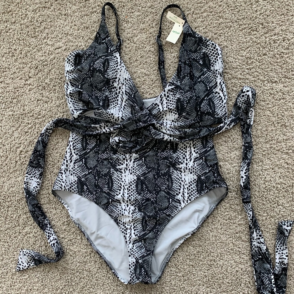 *BNWT* Aerie One Piece Wrap Swimsuit